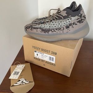 Like NEW Yeezy Boost 380 Size 9 in Pyrite